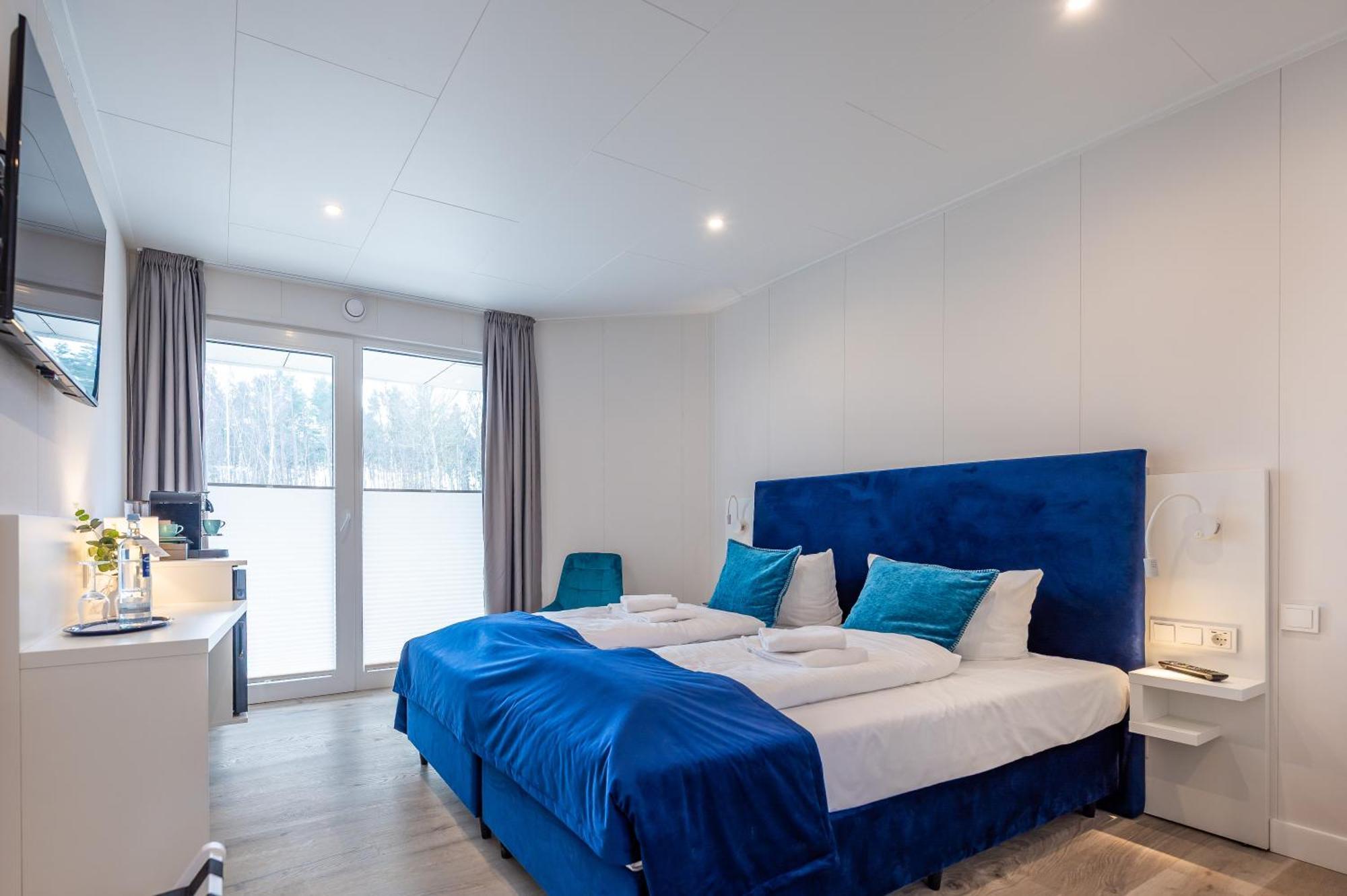 Marina Martinshafen - Lotsenhaus Hotel Neuhof  Екстериор снимка