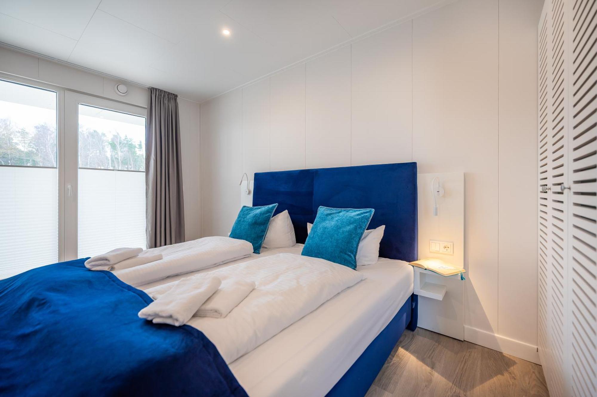 Marina Martinshafen - Lotsenhaus Hotel Neuhof  Екстериор снимка
