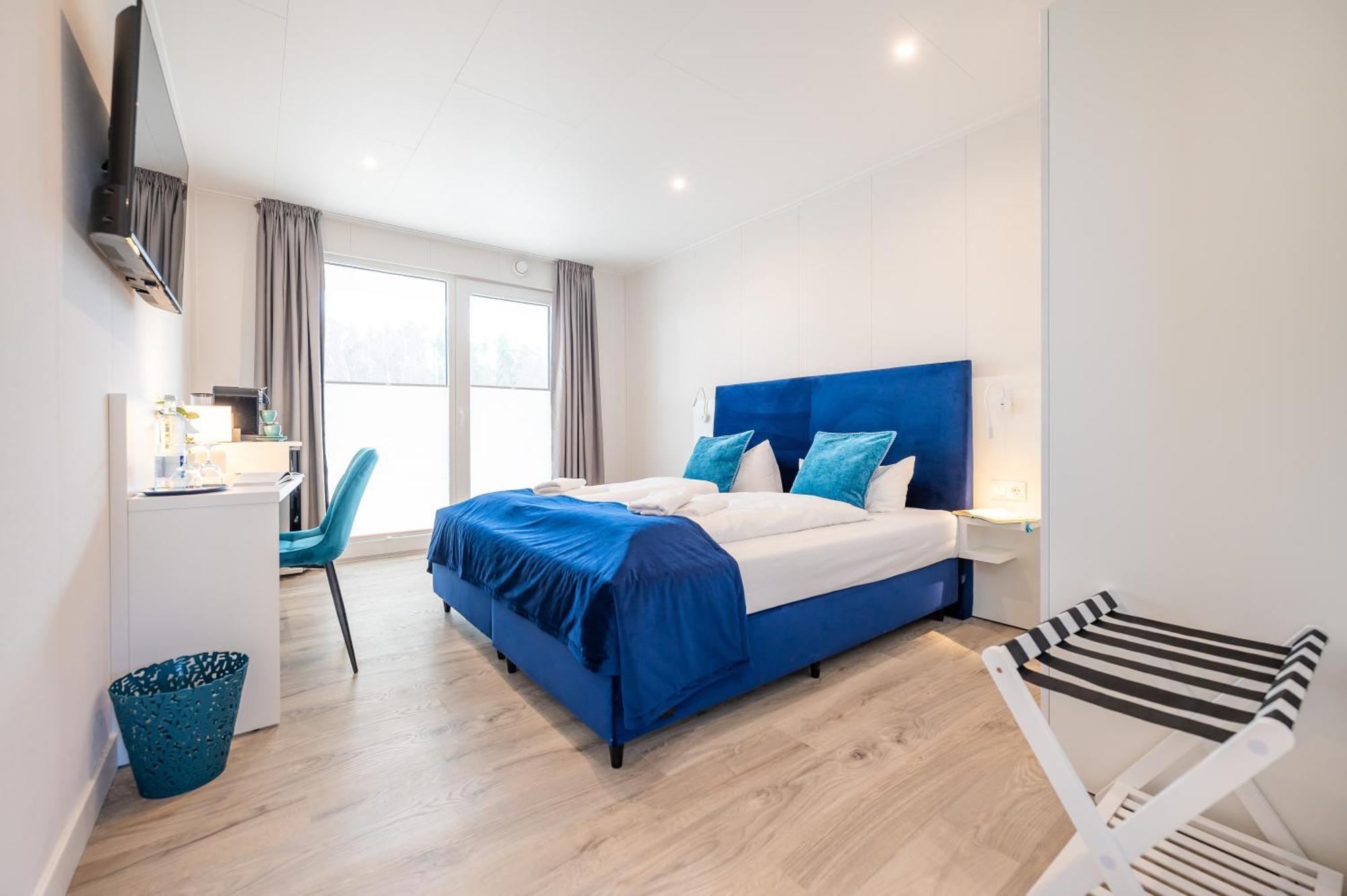 Marina Martinshafen - Lotsenhaus Hotel Neuhof  Екстериор снимка