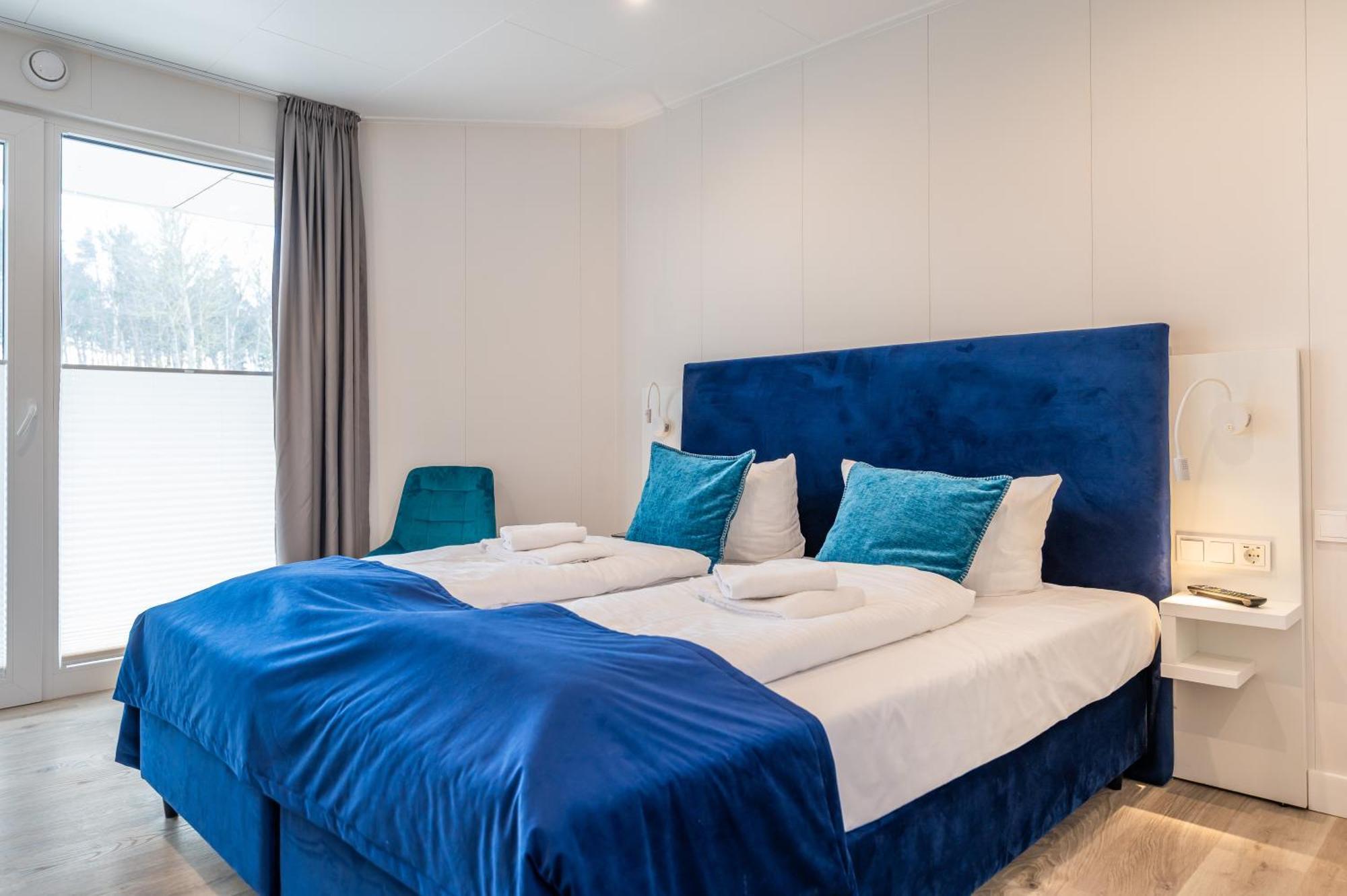 Marina Martinshafen - Lotsenhaus Hotel Neuhof  Екстериор снимка